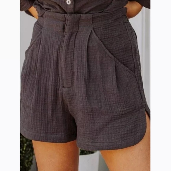 Z Supply Acres High Rise Gauze Pocket Shorts, Grey - Size XS - Picture 3 of 9